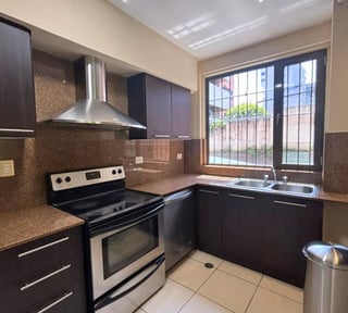 Apartamento con jardin en renta - 3 habitaciones en zona 14 Ref-5729