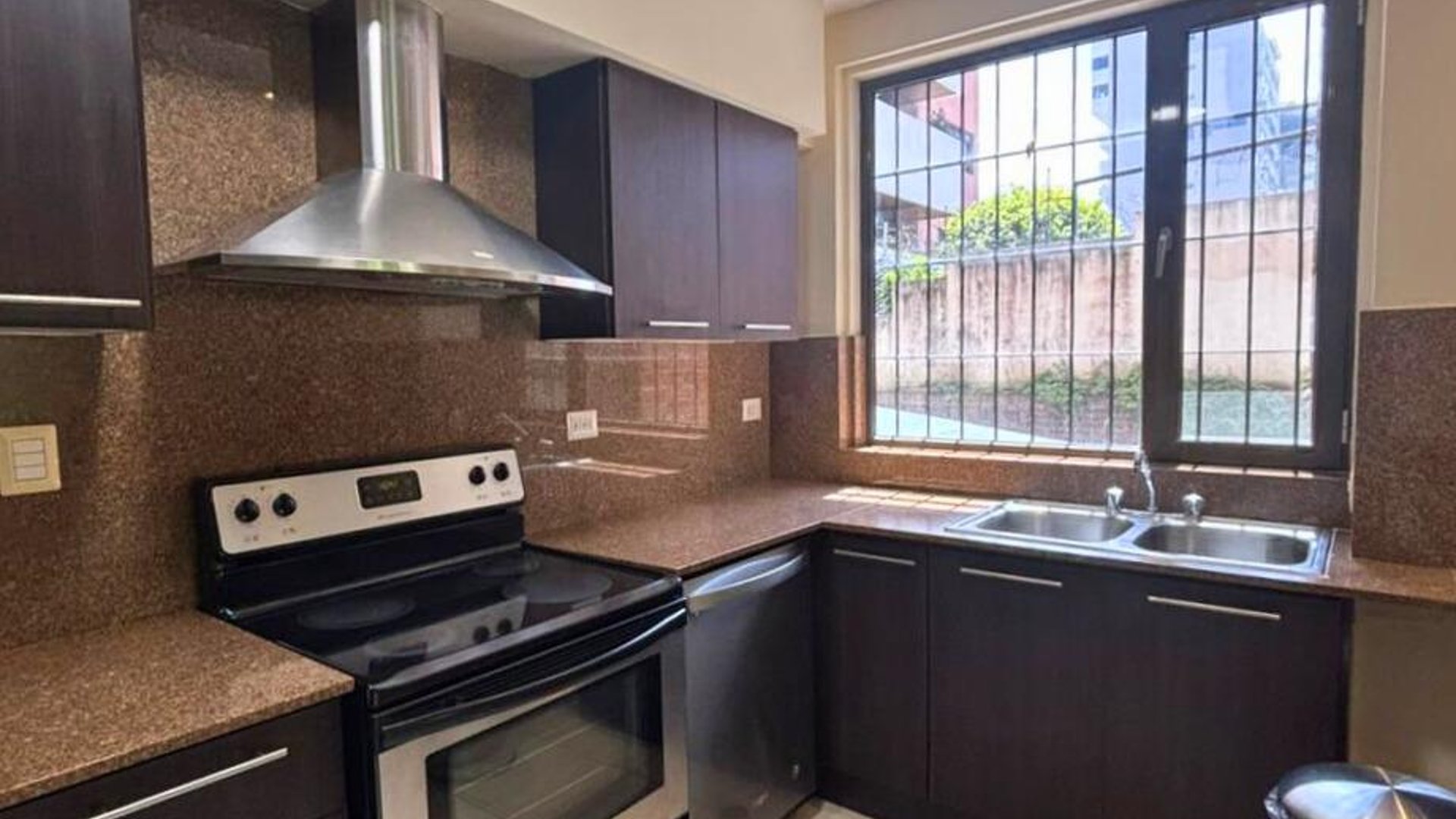 Apartamento con jardin en renta - 3 habitaciones en zona 14 Ref-5729