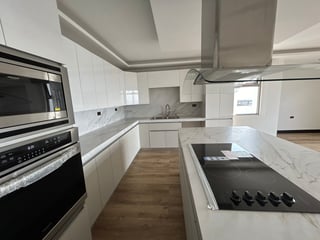 Apartamento en venta, en Zona 11 - 4