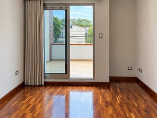 📍 APARTAMENTO EN RENTA – 2 HAB | EDIFICIO ALHAMBRA | ZONA 15 - 5