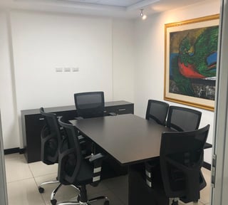 Oficina en renta Design Center