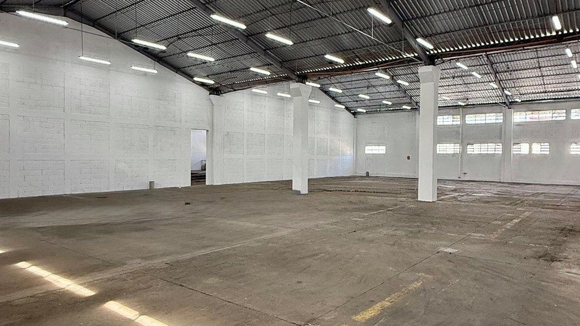 Bodega en Alquiler | Calzada Atanasio Tzul, Zona 8 - Miniatura 7