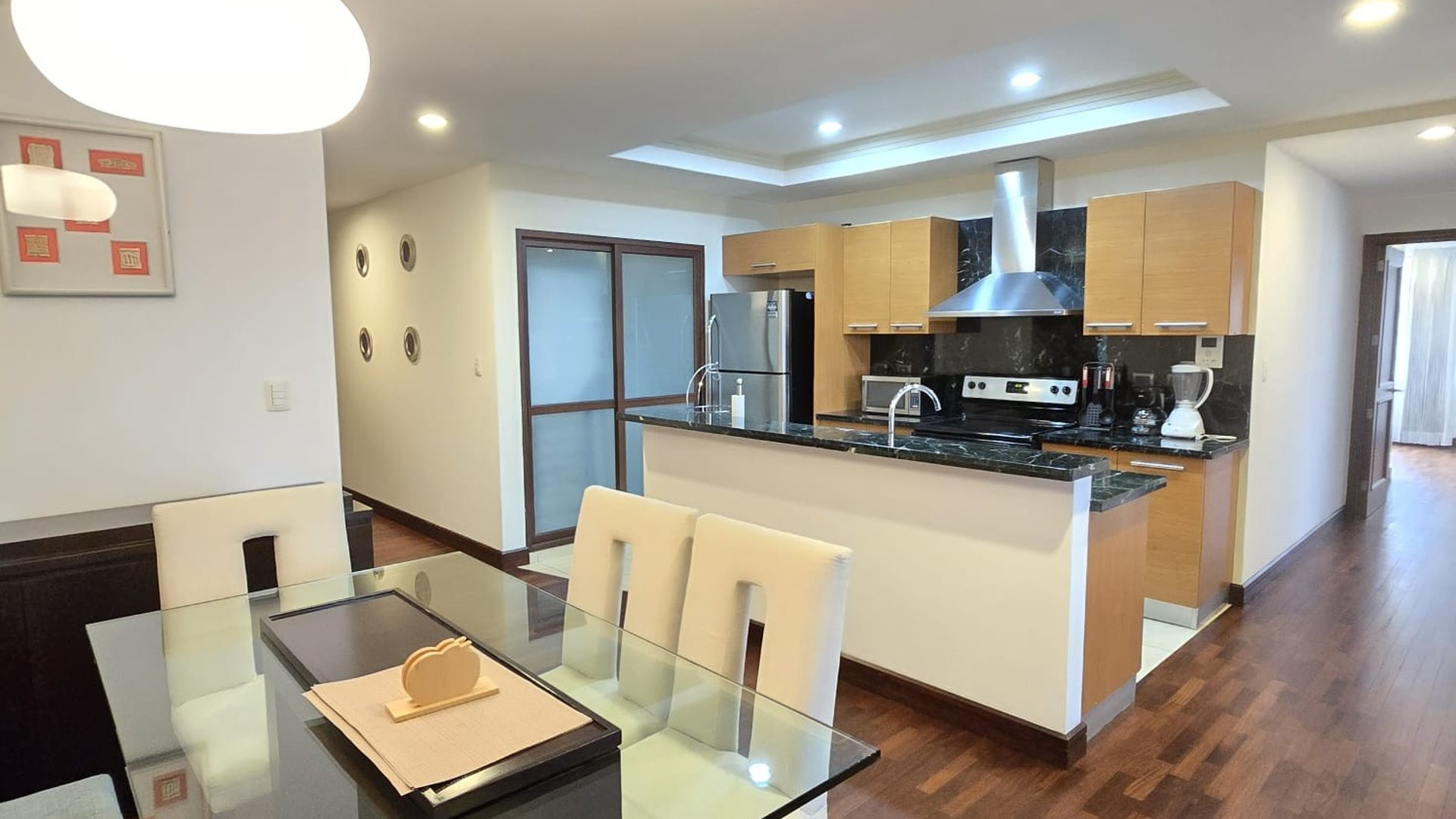 Edificio Santa María Zona 10 | Apartamento amueblado en renta | 2 habitaciones + 2 parqueos