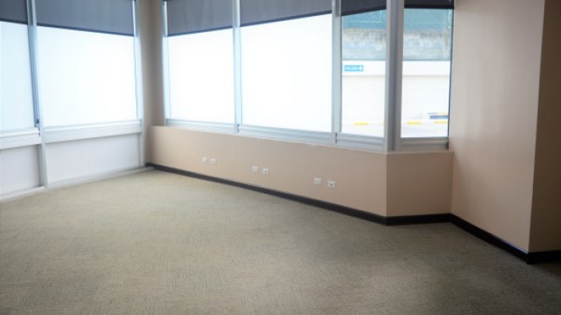 Venta Local Comercial en zona 15 Edificio Avante