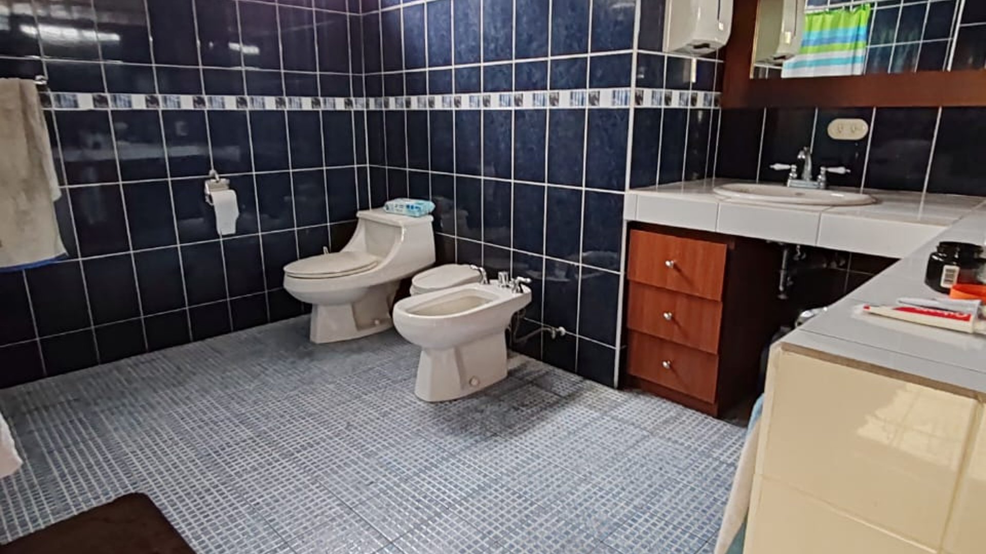 Edificio en renta o venta, sobre Calzada San Juan - Miniatura 17