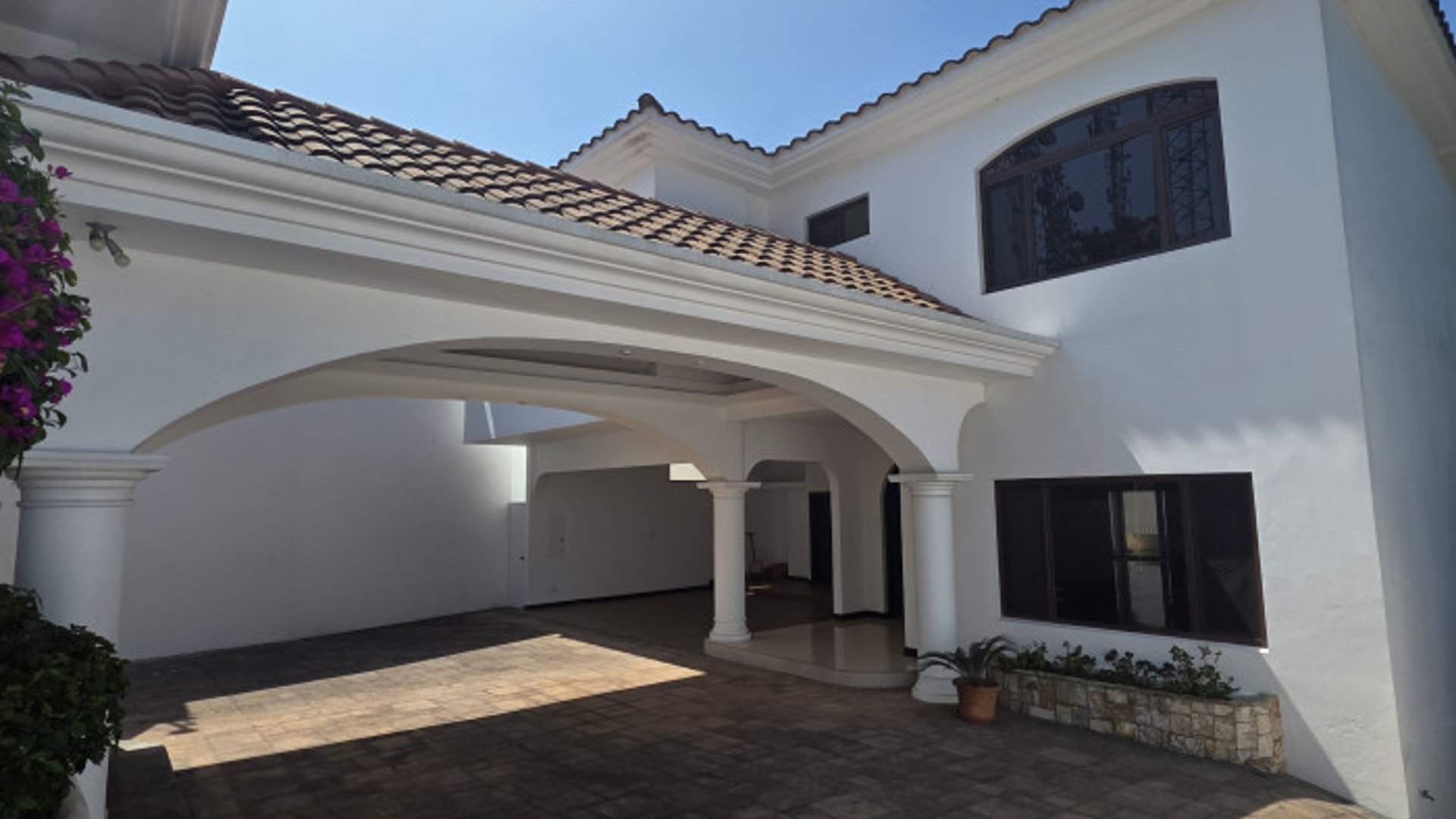 Lujosa casa en venta en Montebello CES Guatemala