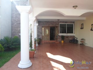 Hermosa Casa en Venta en Carretera a El Salvador - 2