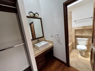 EXCLUSIVA CASA EN ENCINOS DE CAYALA III Zona 16 | 3 Niveles - Image 3