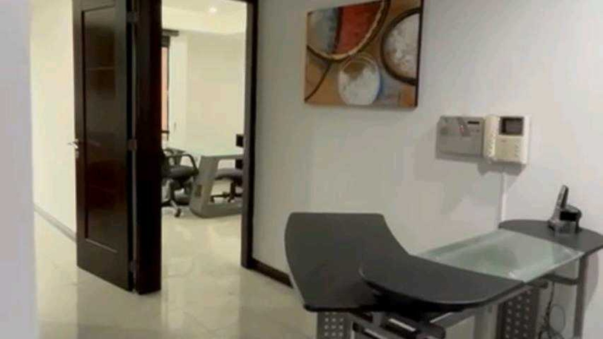 Alquilo Oficina Amueblada en Edificio Paladium z10