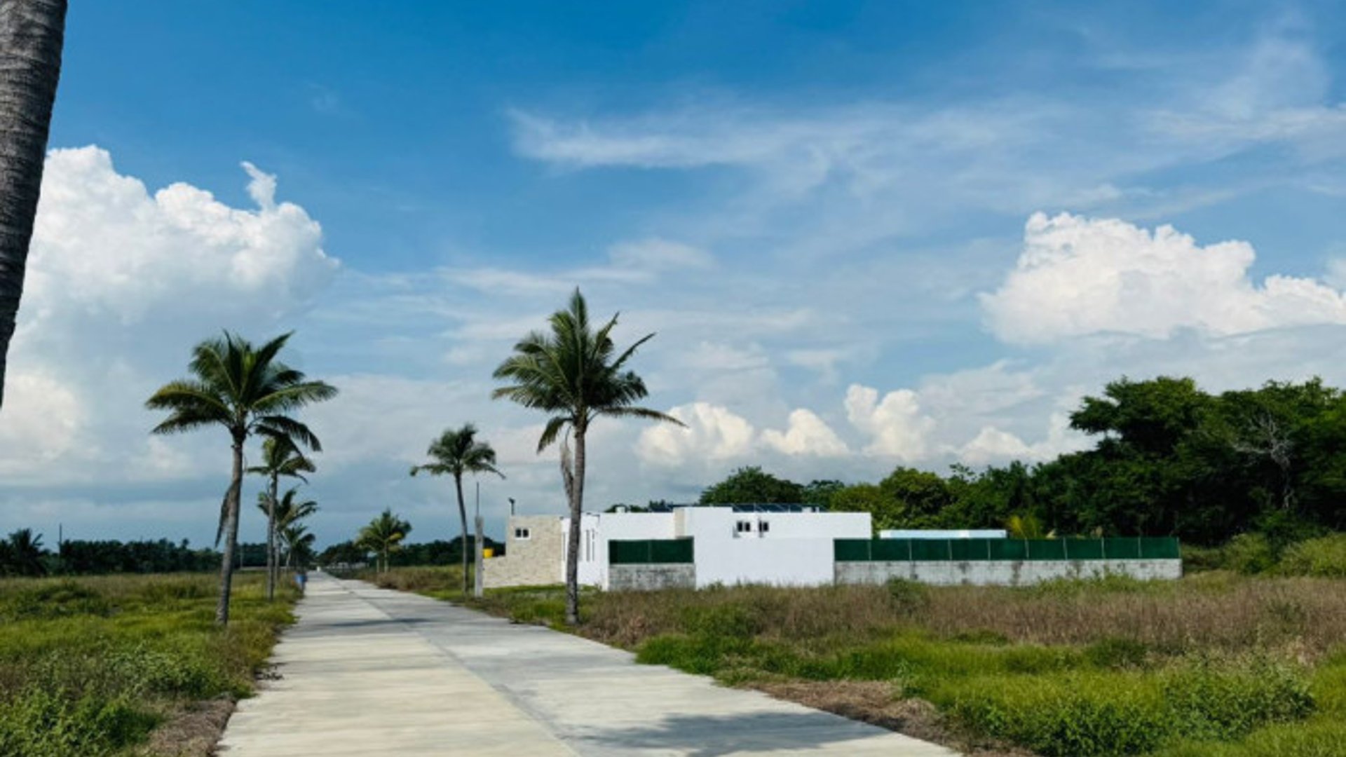 Terreno en Venta Residencial en Playa Monterrico - Miniatura 2