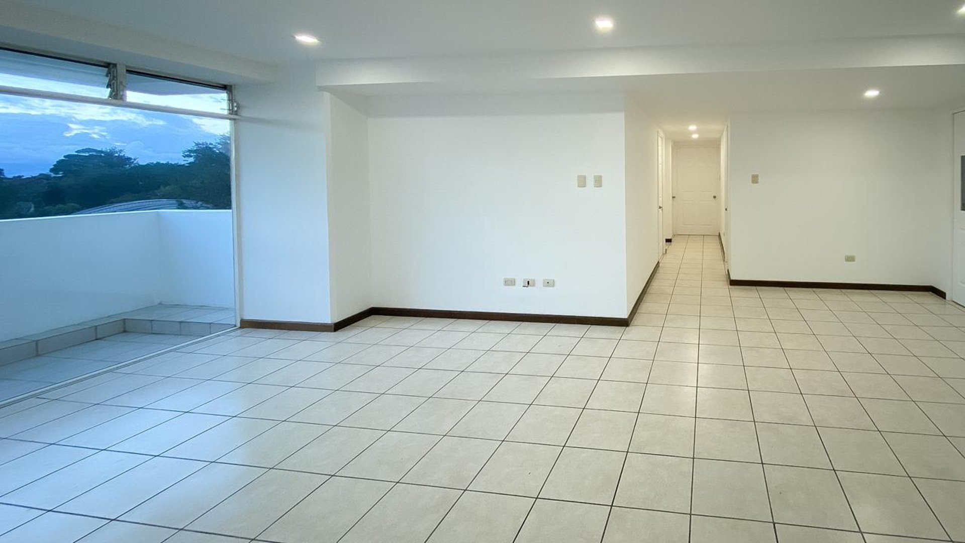 VENTA DE CÓMODO APARTAMENTO - VILLAS DE SAN ISIDRO, ZONA 16 - Miniatura 3
