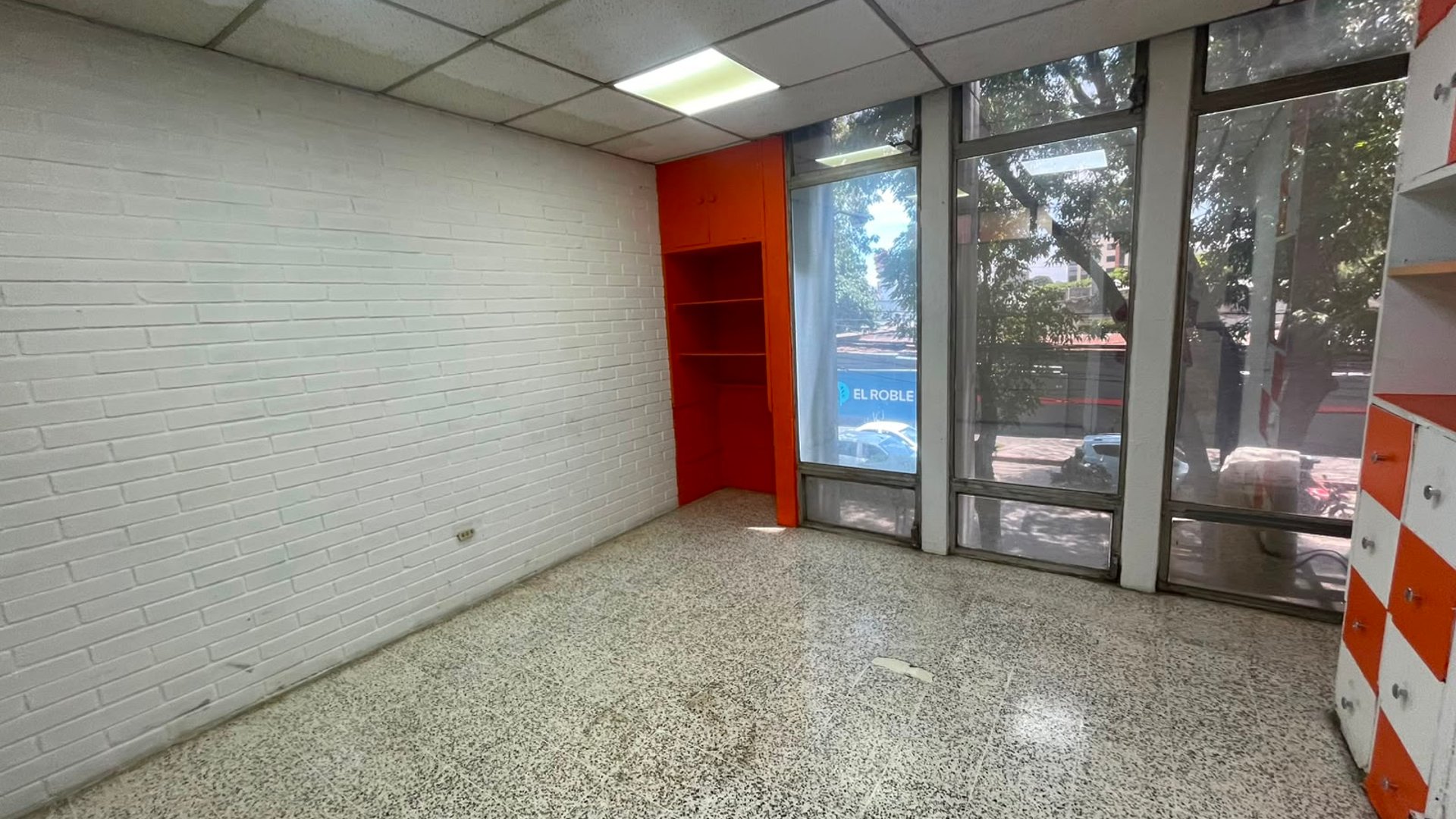 OFICINA EN EDIFICIO TIVOLI PLAZA ZONA 9 - Miniatura 2