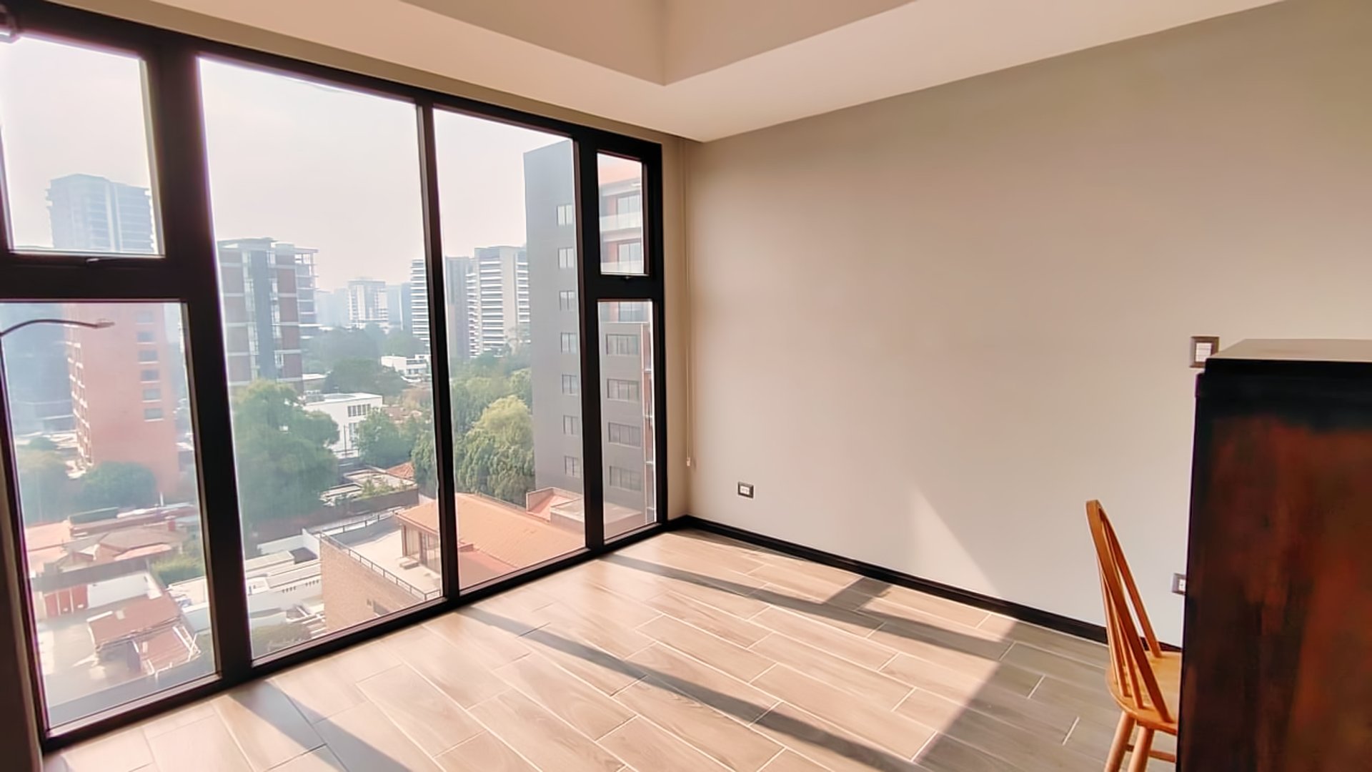 Apartamento en venta cerca de Oakland y Próceres | Nikko Zona 10 - Miniatura 3