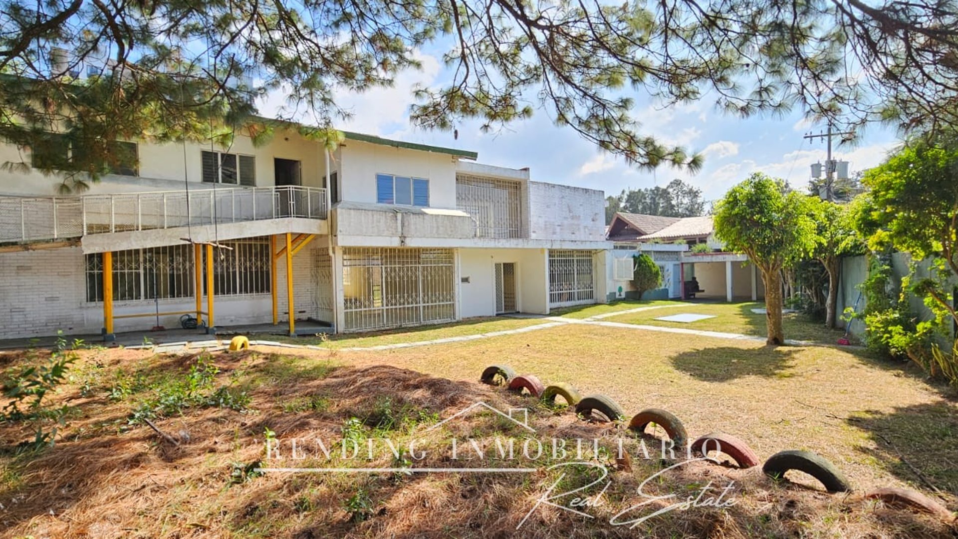 Casa comercial en renta zona 15 23 ambientes + 20 parqueos - Miniatura 3