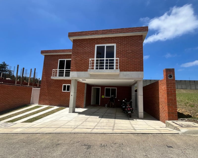 EXCLUSIVA CASA EN VENTA CONDOMINIO BUENAFUENTE