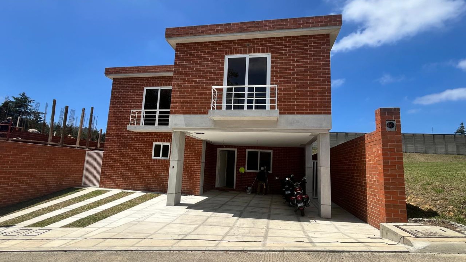 EXCLUSIVA CASA EN VENTA CONDOMINIO BUENAFUENTE