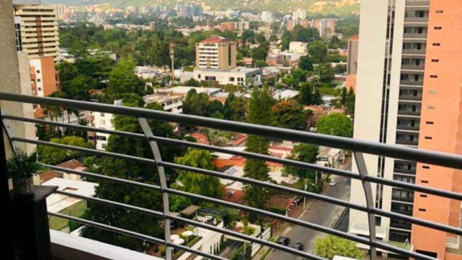 PENTHOUSE EN VENTA / ALQUILER ???? Edificio Vivaldi, Zona 14 - Miniatura 8