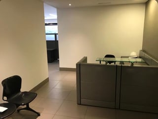 Oficina en venta en Edificio Desing Center zona 10 - 2