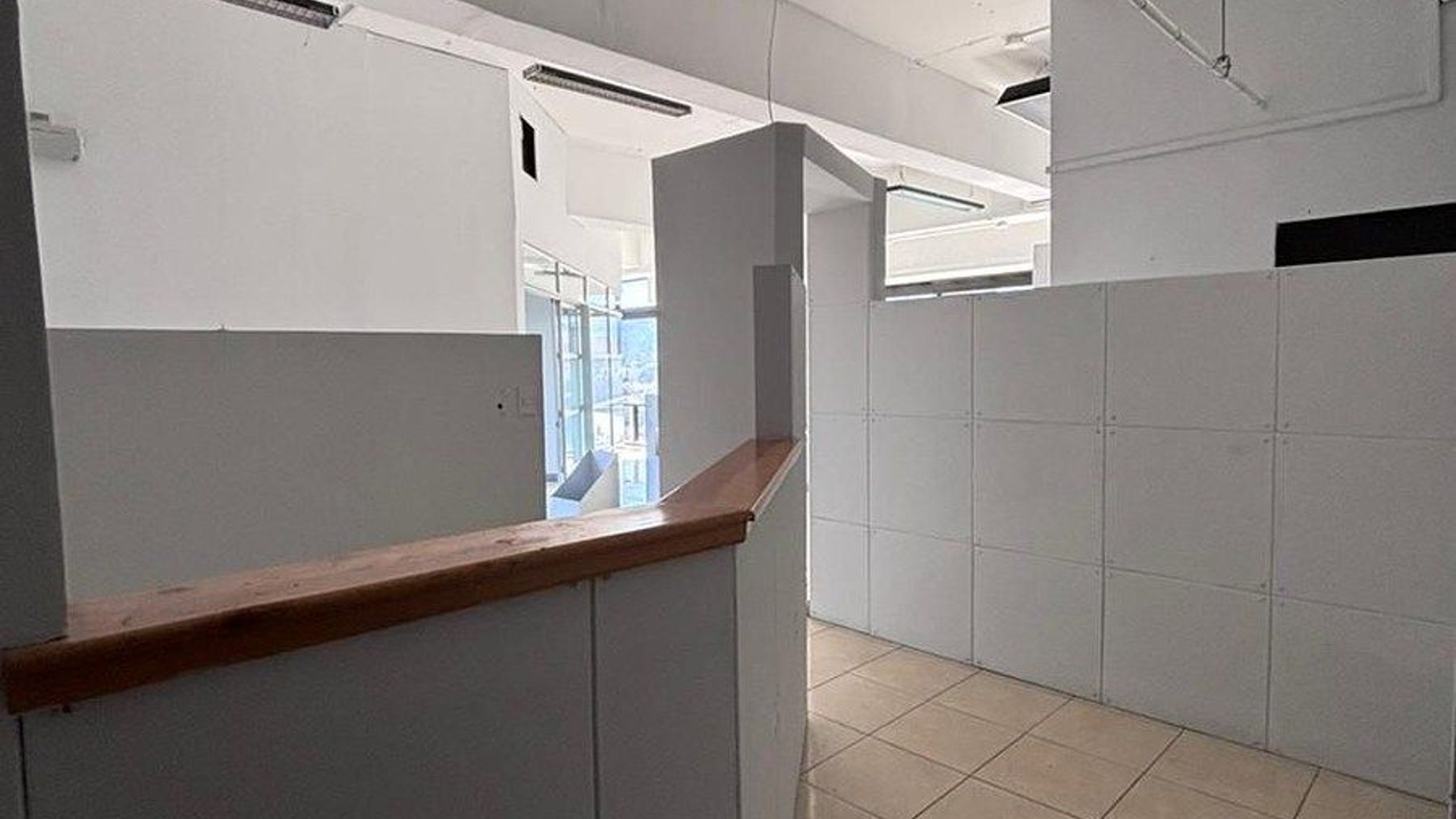 Oficina en Venta o Renta – Design Center, Zona 10 - Miniatura 5