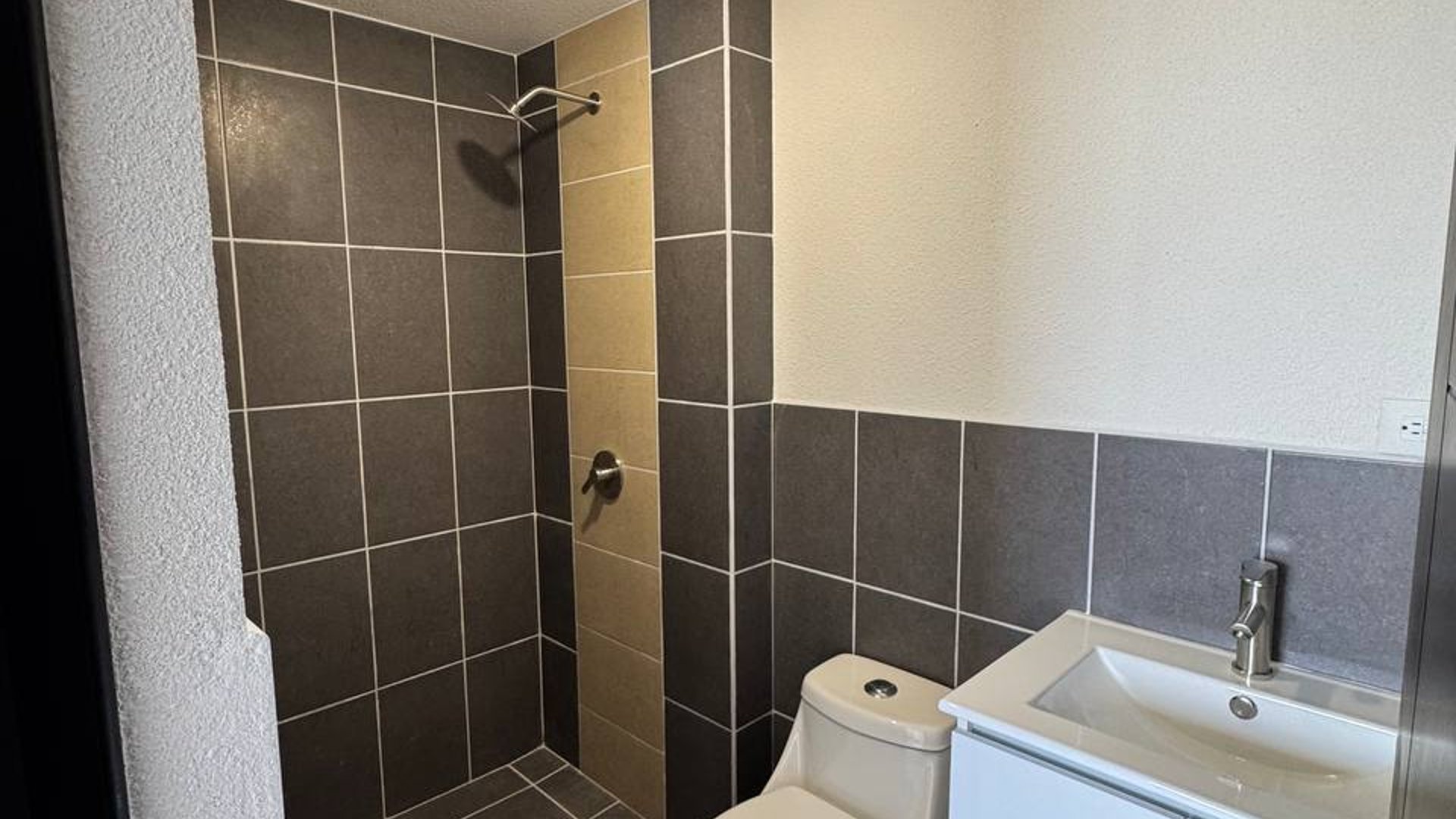 Apartamento en renta en Edificio Esenta zona 12 - Miniatura 7