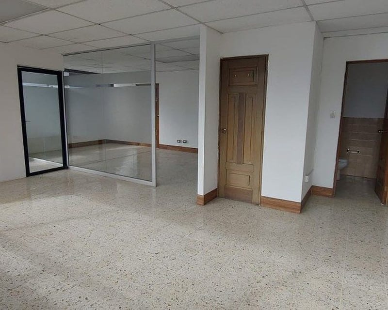 Centro Empresarial – Oficina en Renta, zona 10