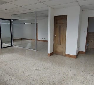 Centro Empresarial – Oficina en Renta, zona 10