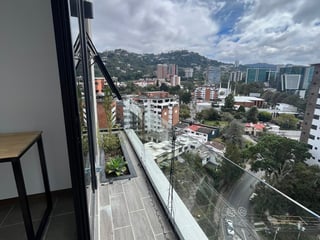 📍 APARTAMENTO EN ALQUILER – EDIFICIO QUINCE ESQUINA | ZONA 15, VHI - 5