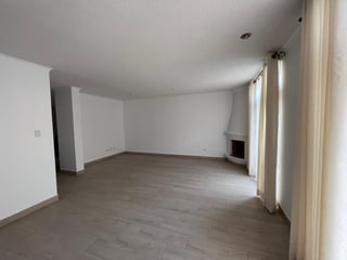 Alquiler o venta de casa en Quinta Los Encinos sector 4 - 5