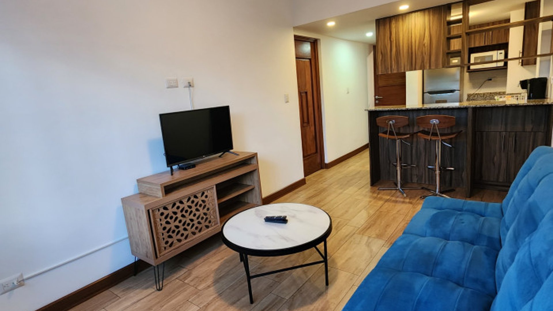 Apartamento Amueblado en renta en Zona 14 - Miniatura 10