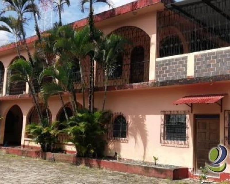 Edificio en Renta en Río Dulce a orilla de carretera
