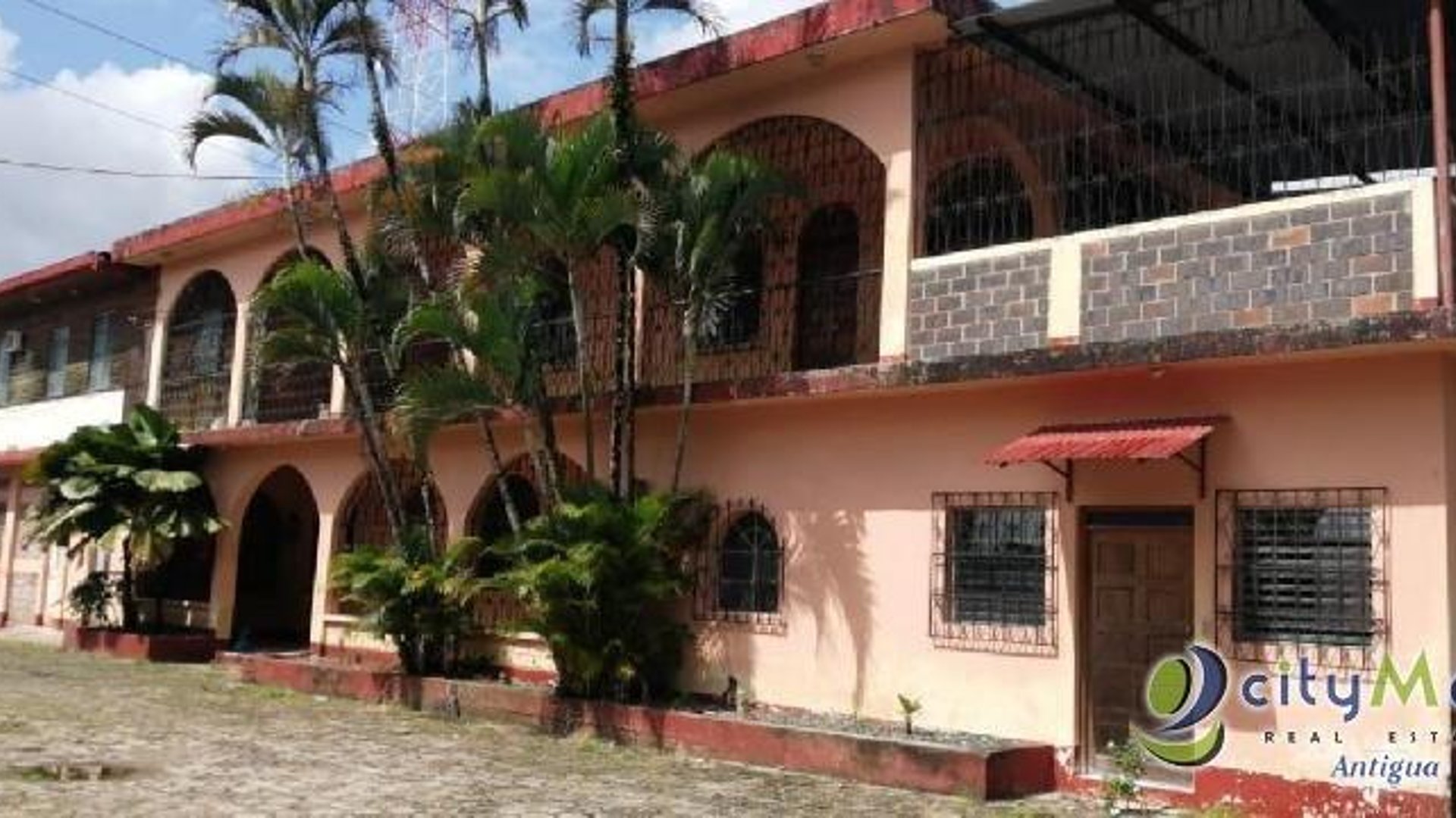 Edificio en Renta en Río Dulce a orilla de carretera