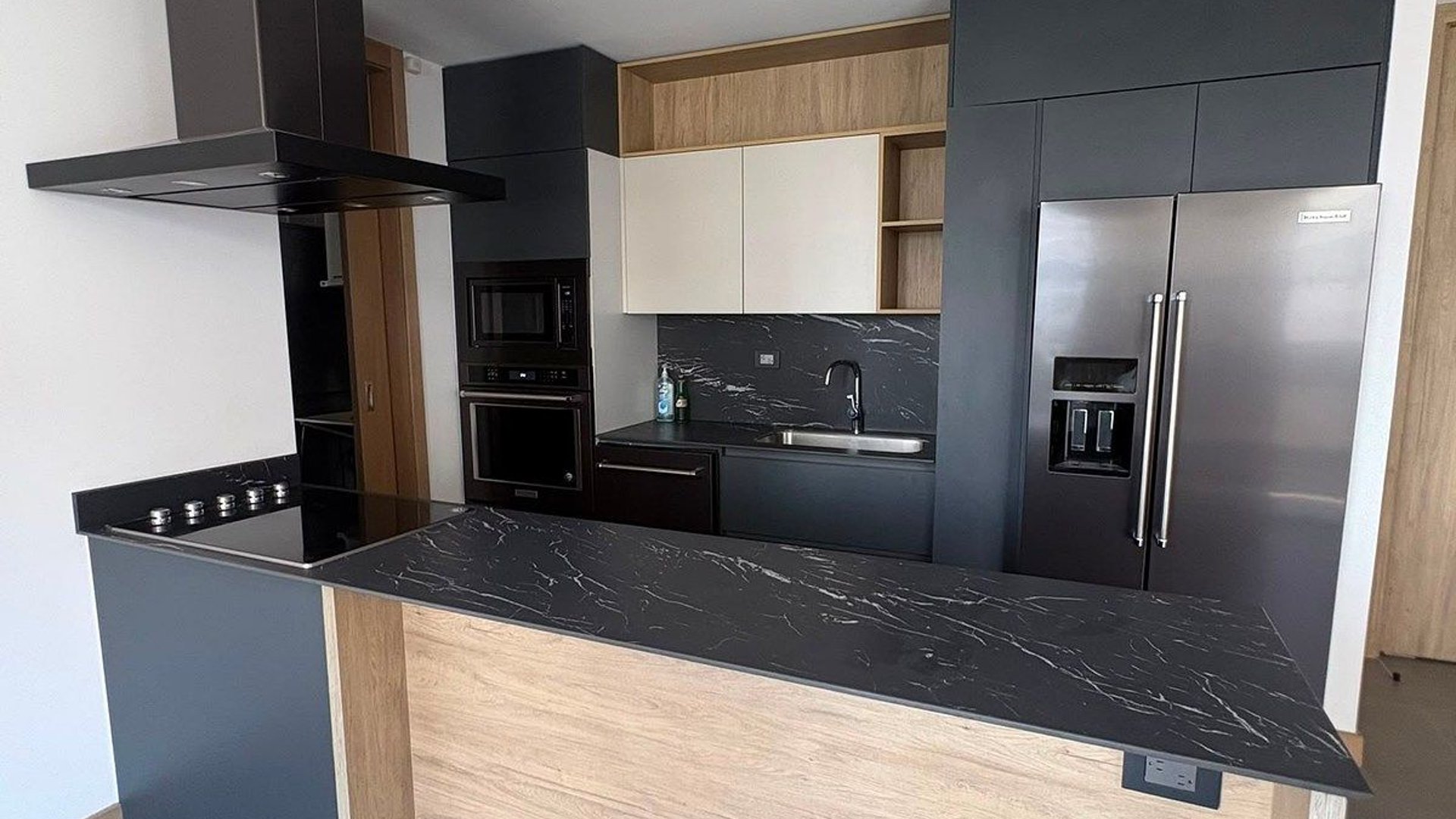 Apartamento en Alquiler  Edificio Torre Vertic Zona 14 - Miniatura 21