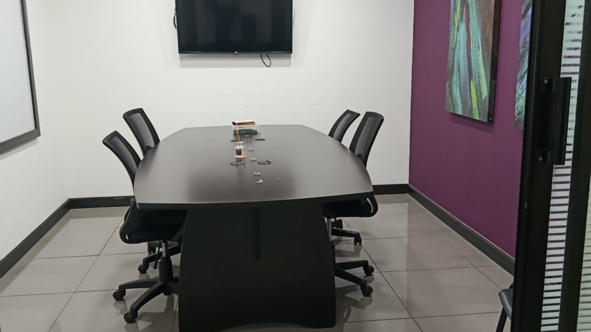 ALQUILO LINDAS Y ECONOMICAS OFICINAS EN ZONA 12 - Miniatura 8