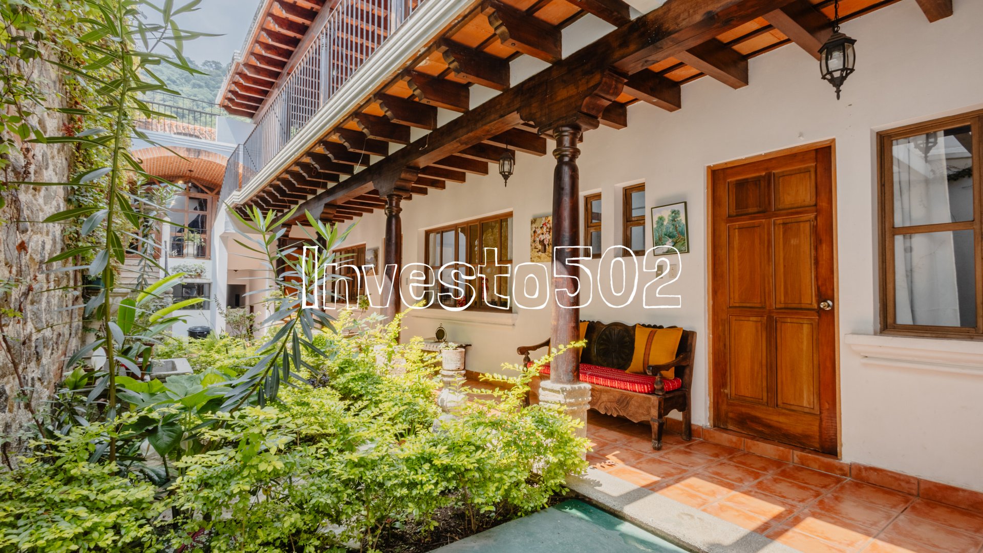 Amplía Casa en Antigua Guatemala, Condominio Las Gravileas - Image 1