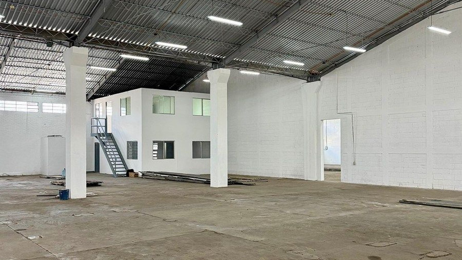 Bodega en Alquiler | Calzada Atanasio Tzul, Zona 8 - Miniatura 5