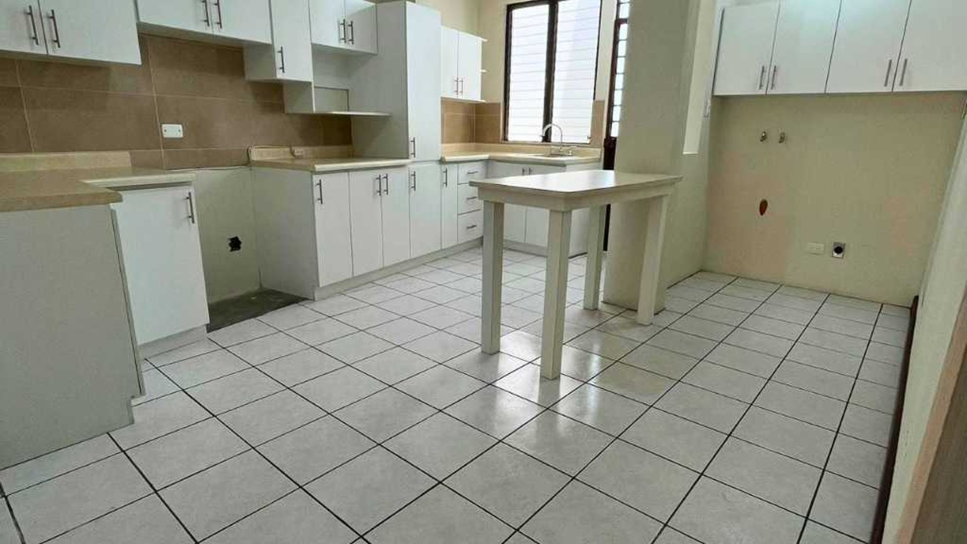 CASA EN RENTA – CONDOMINIO SAN SEBASTIÁN, AVENIDA HINCAPIÉ, ZONA 13 - Miniatura 11