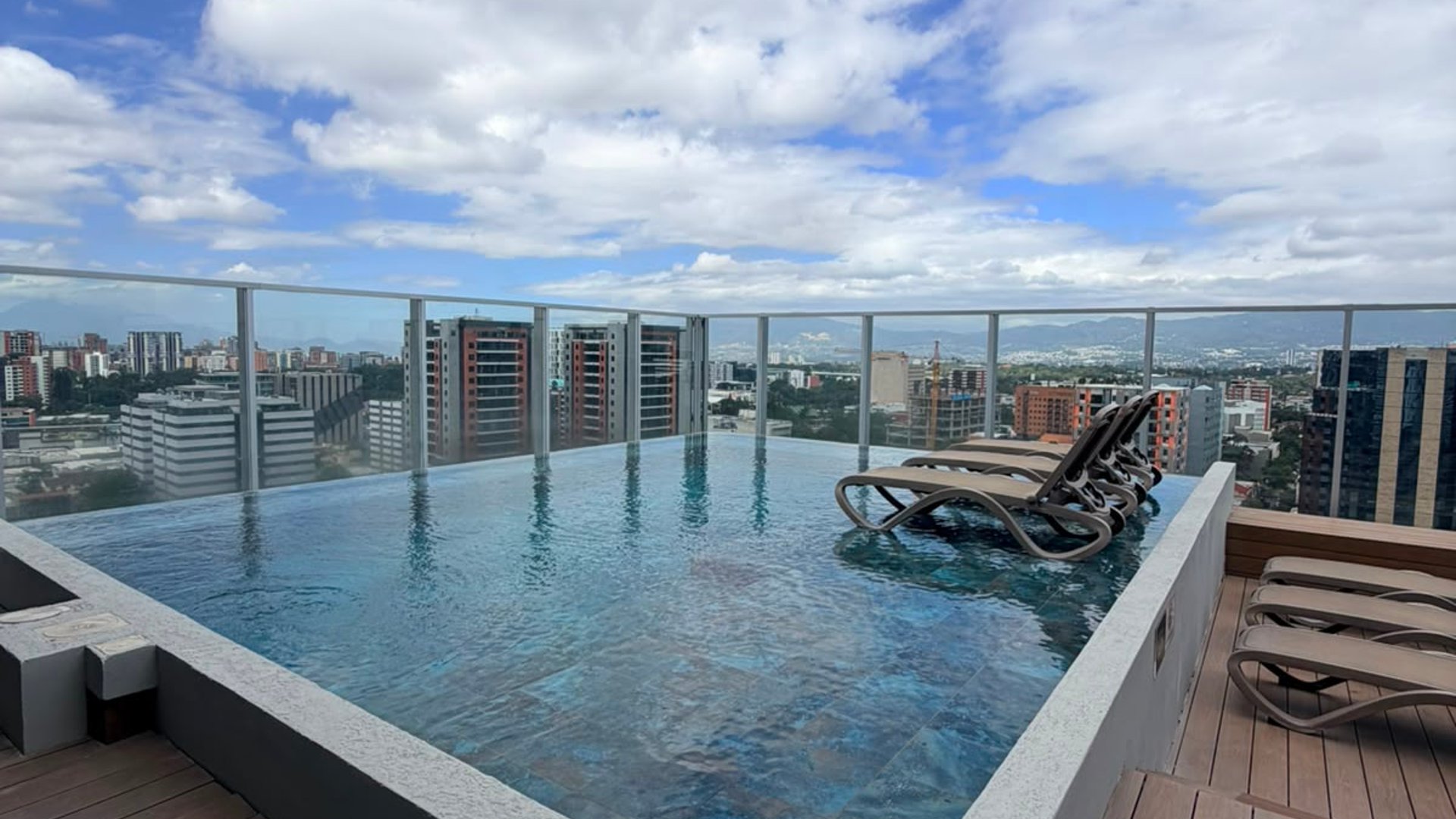 APARTAMENTO EN RENTA |AMUEBLADO | VASANTA| ZONA 10