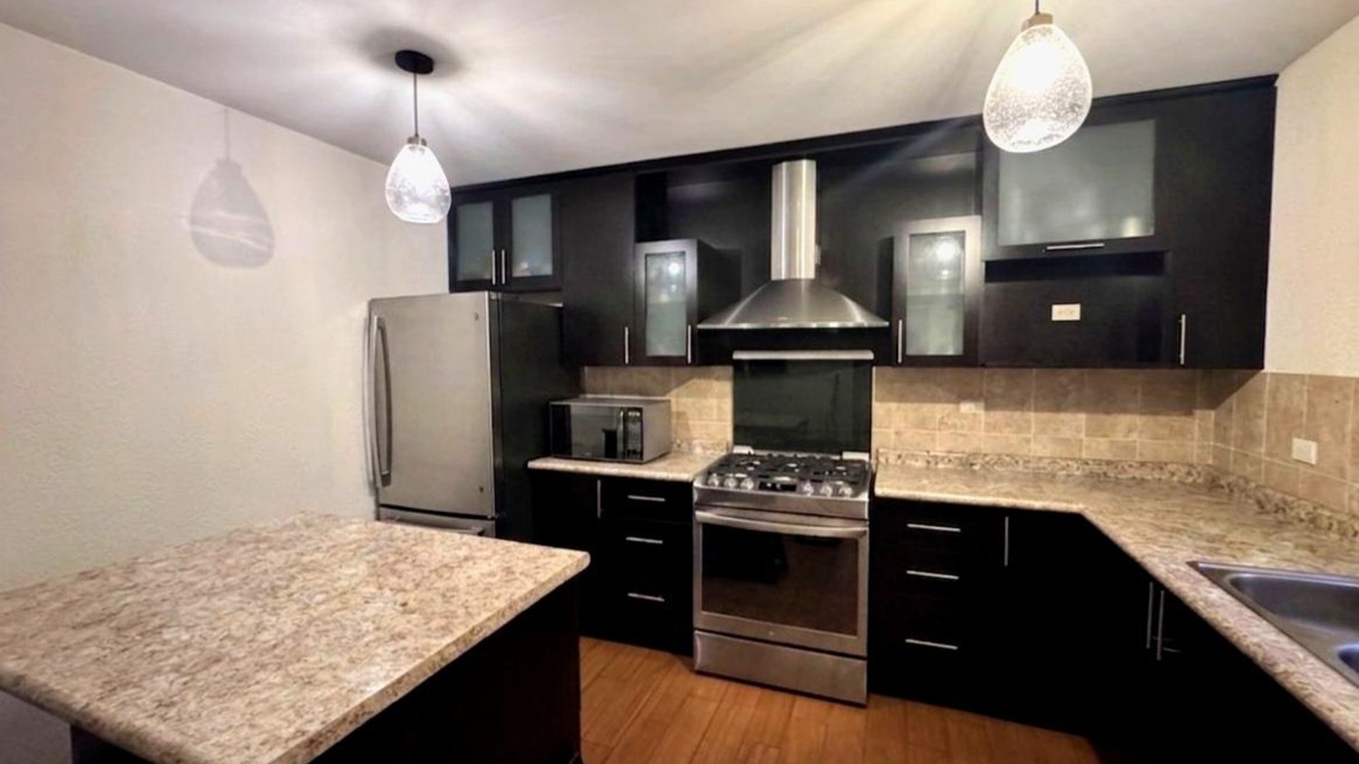 Venta de casa con jardin en KM 16.5 CAES - 3 habitaciones Ref-6006