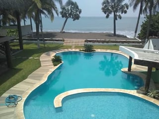 Casa y Terreno en Venta frente a la playa en Monterrico - 2