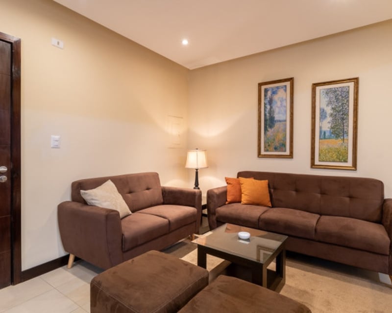 En Alquiler Apartamento amueblado en Zona 14