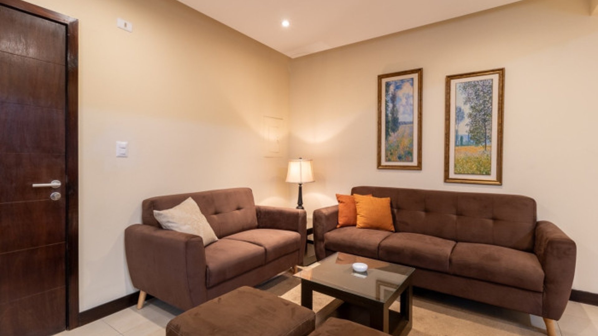 En Alquiler Apartamento amueblado en Zona 14
