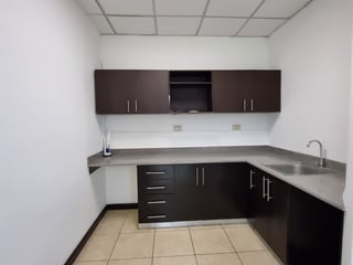 Oficina en alquiler en zona 10 Edificio Dubai Center - 5