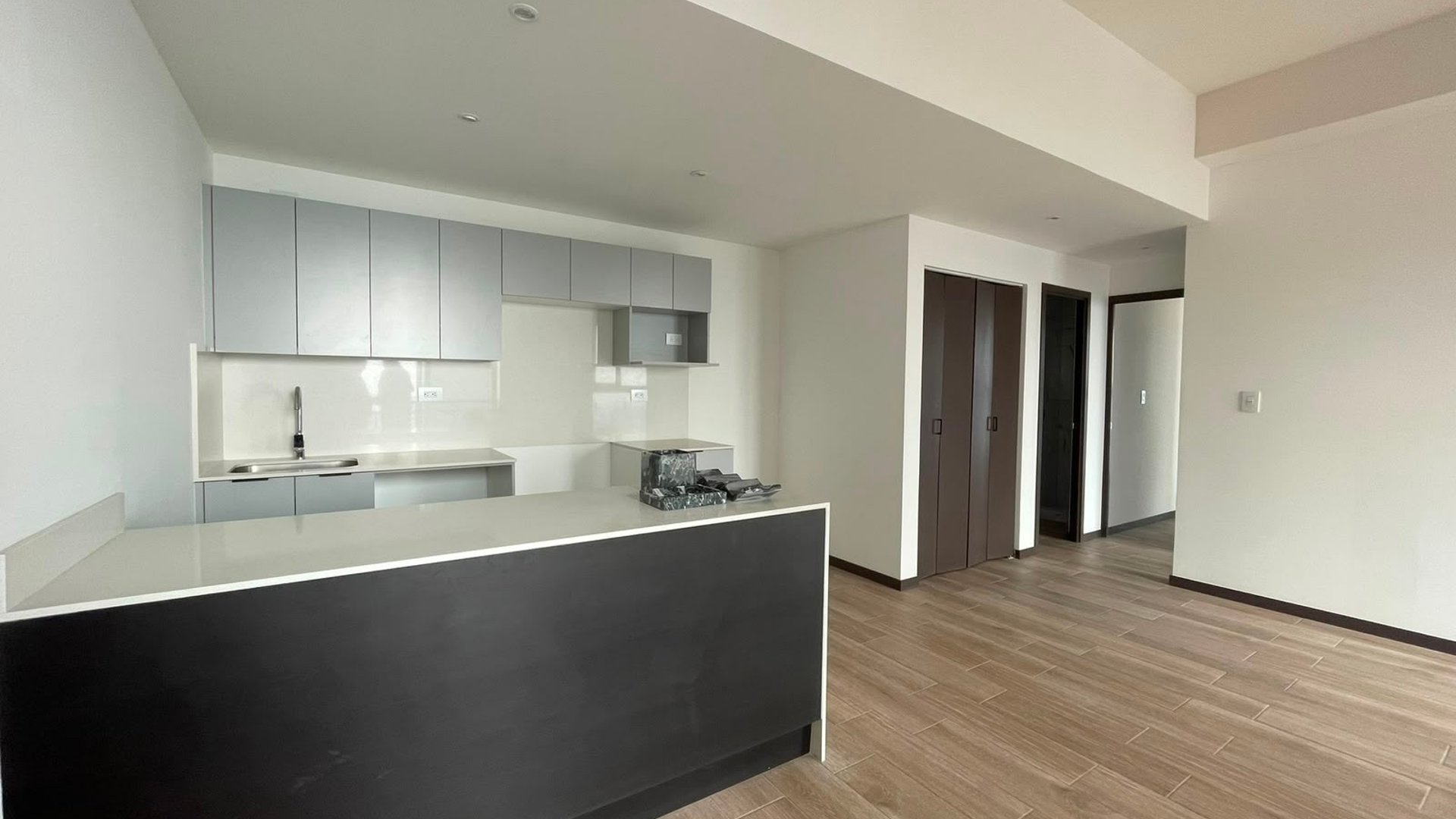 Apartamento con balcon abierto - 2 habitaciones en zona 11 Ref-5960 - Image 1