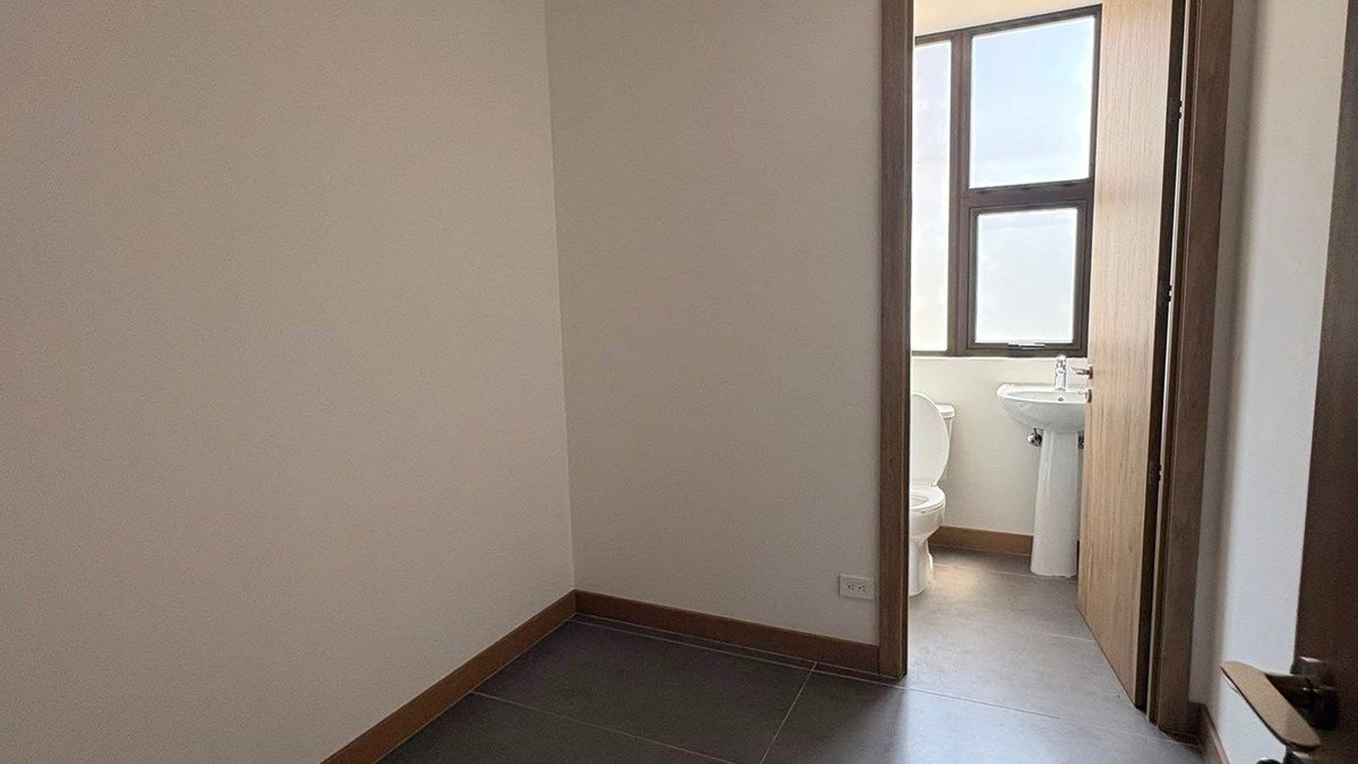 Apartamento en Alquiler  Edificio Torre Vertic Zona 14 - Miniatura 23