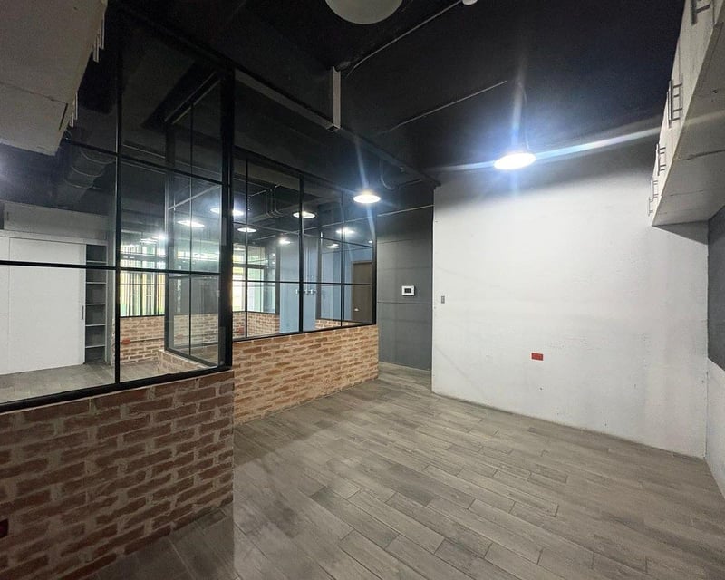 Oficina en Alquiler / Venta Edificio Pialé Zona 10