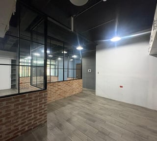 Oficina en Alquiler / Venta Edificio Pialé Zona 10