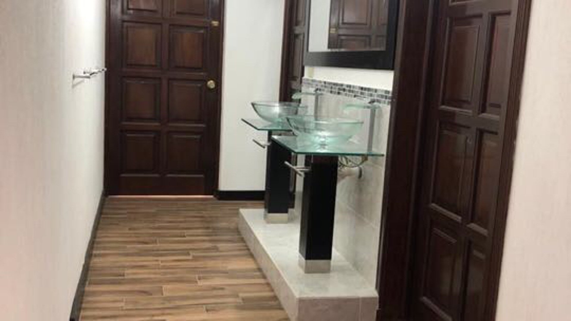 VENDO PRECIOSA CASA EN ZONA 15 VISTA HERMOSA 1 - Miniatura 6