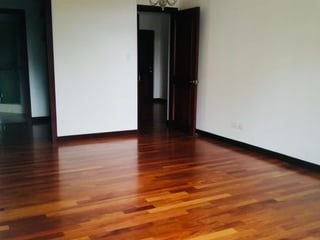 Vendo Apartamento en Zona 14 Edificio Residenza - 2