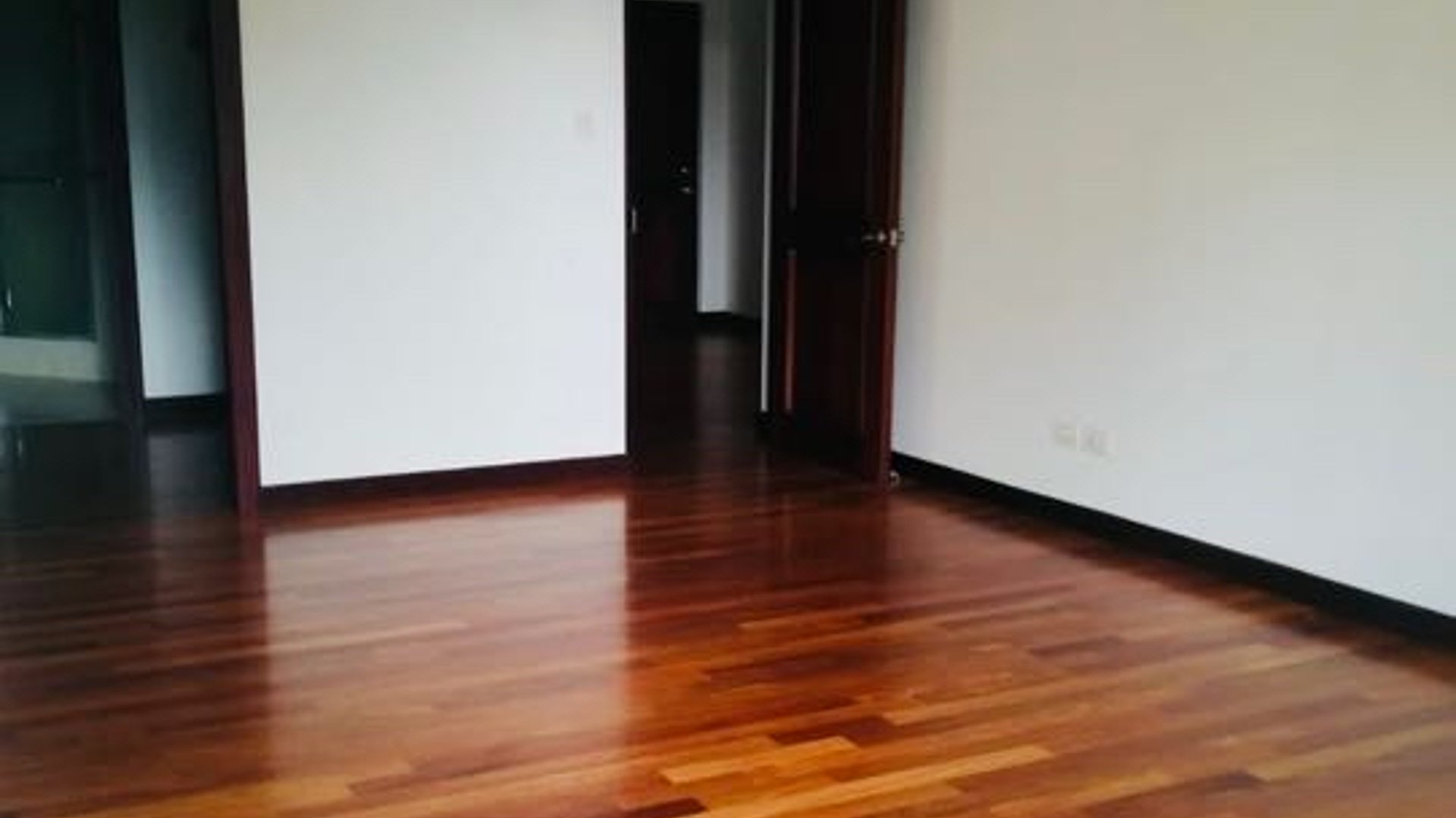 Vendo Apartamento en Zona 14 Edificio Residenza - Miniatura 2