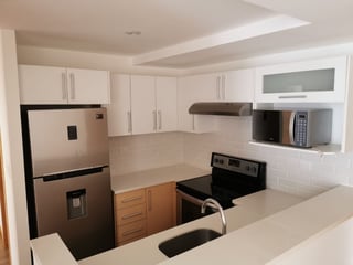📍 APARTAMENTO EN RENTA – 2 HAB + LÍNEA BLANCA | CITYHAUS | ZONA 10 - 2